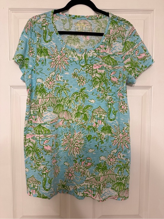 Lilly Pulitzer Tops - Lilly Pulitzer Light Blue Tropical Print Short Sleeve Tee